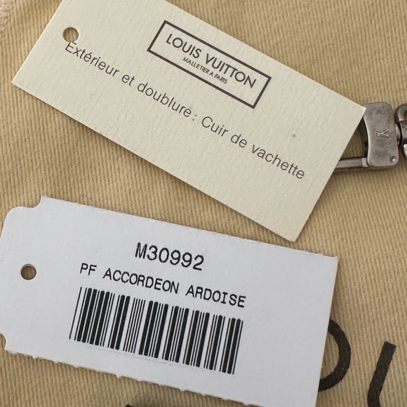 LOUIS VUITTON Long Wallet Taiga Portefeuille Accordion M30992 Ardoise - Picture 2 of 11